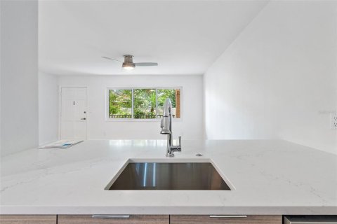 Condominio en alquiler en Belleair Bluffs, Florida, 1 dormitorio, 64.1 m2 № 1910058 - foto 19