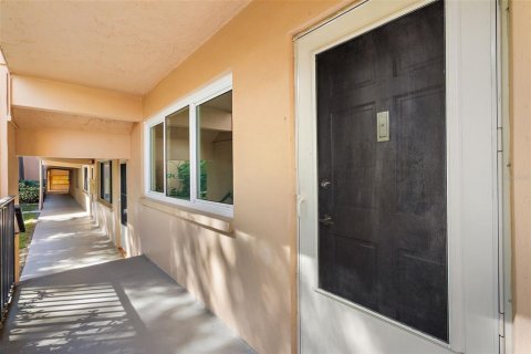 Condominio en alquiler en Belleair Bluffs, Florida, 1 dormitorio, 64.1 m2 № 1910058 - foto 2