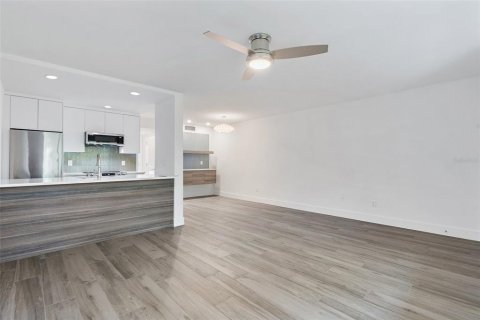 Condominio en alquiler en Belleair Bluffs, Florida, 1 dormitorio, 64.1 m2 № 1910058 - foto 4