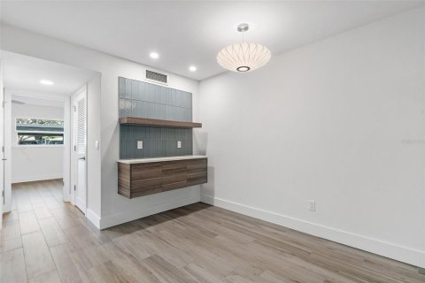 Condominio en alquiler en Belleair Bluffs, Florida, 1 dormitorio, 64.1 m2 № 1910058 - foto 5