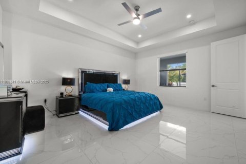 House in Cape Coral, Florida 3 bedrooms № 2082697 - photo 13