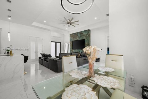House in Cape Coral, Florida 3 bedrooms № 2082697 - photo 8