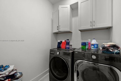 House in Cape Coral, Florida 3 bedrooms № 2082697 - photo 21