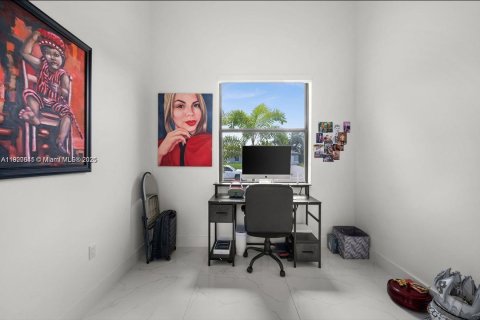 House in Cape Coral, Florida 3 bedrooms № 2082697 - photo 18
