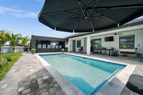 House in Cape Coral, Florida 3 bedrooms № 2082697 - photo 27