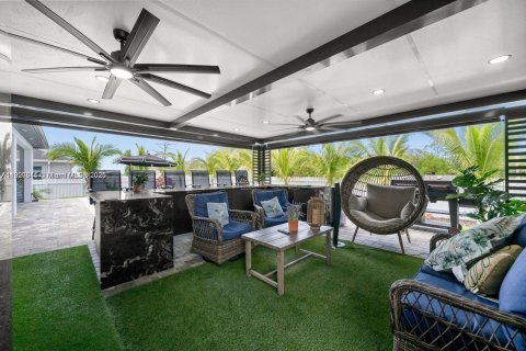 House in Cape Coral, Florida 3 bedrooms № 2082697 - photo 24