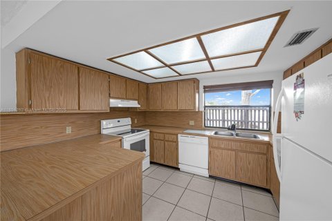 Adosado en alquiler en Miami, Florida, 2 dormitorios, 127.28 m2 № 1963523 - foto 20