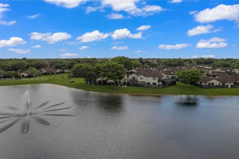 Adosado en alquiler en Miami, Florida, 2 dormitorios, 127.28 m2 № 1963523 - foto 9