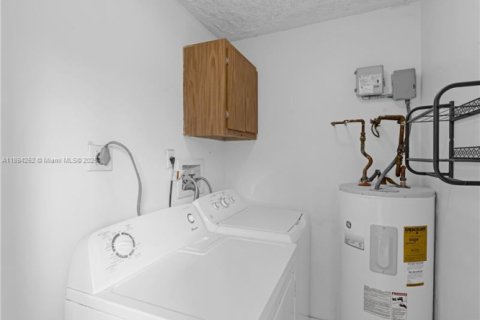 Adosado en alquiler en Miami, Florida, 2 dormitorios, 127.28 m2 № 1963523 - foto 25