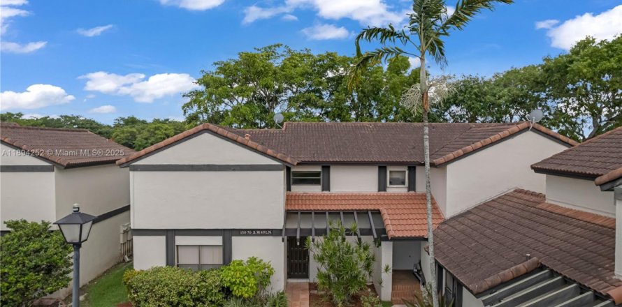 Adosado en Miami, Florida 2 dormitorios, 127.28 m2 № 1963523