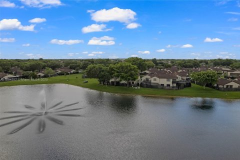 Adosado en alquiler en Miami, Florida, 2 dormitorios, 127.28 m2 № 1963523 - foto 10