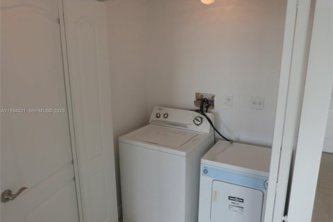 Снять в аренду квартиру в Майами, Флорида 2 спальни, 88.35м2, № 1992702 - фото 14