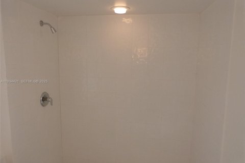 Снять в аренду квартиру в Майами, Флорида 2 спальни, 88.35м2, № 1992702 - фото 11