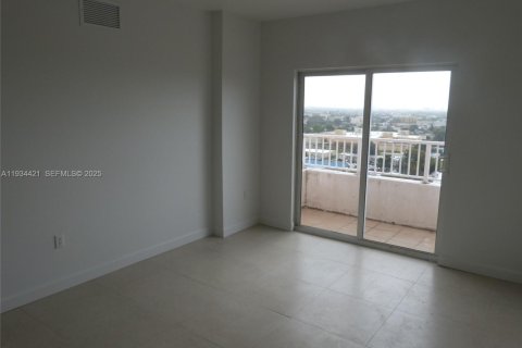 Снять в аренду квартиру в Майами, Флорида 2 спальни, 88.35м2, № 1992702 - фото 4