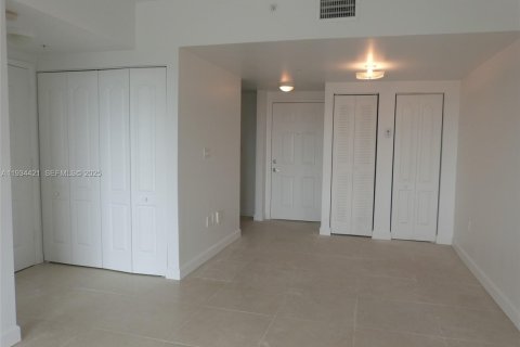 Снять в аренду квартиру в Майами, Флорида 2 спальни, 88.35м2, № 1992702 - фото 5