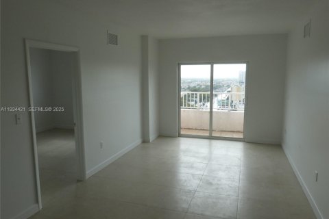 Снять в аренду квартиру в Майами, Флорида 2 спальни, 88.35м2, № 1992702 - фото 3