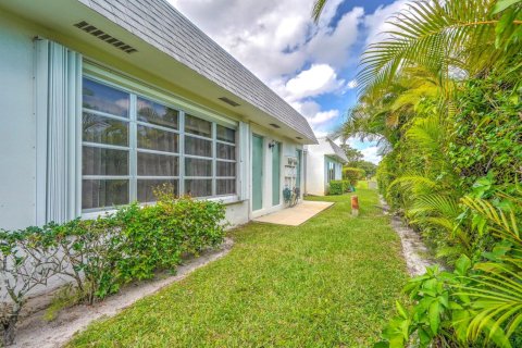 House in West Palm Beach, Florida 2 bedrooms, 120.77 sq.m. № 1079796 - photo 1