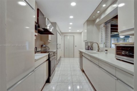 Casa en alquiler en Pinecrest, Florida, 5 dormitorios, 401.62 m2 № 2029955 - foto 4