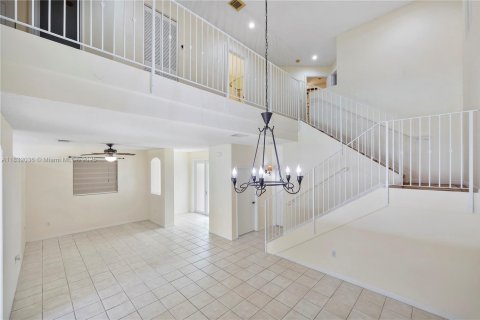 House in Miami, Florida 4 bedrooms, 219.62 sq.m. № 1814854 - photo 6