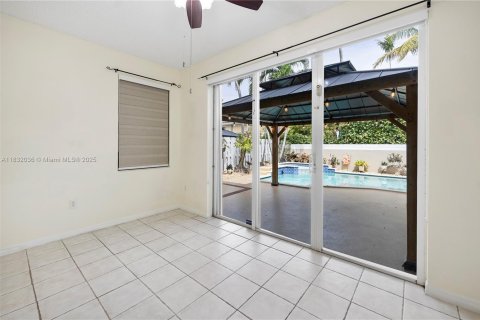 House in Miami, Florida 4 bedrooms, 219.62 sq.m. № 1814854 - photo 28