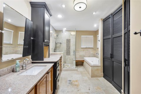 House in Miami, Florida 4 bedrooms, 219.62 sq.m. № 1814854 - photo 9