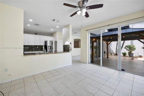 House in Miami, Florida 4 bedrooms, 219.62 sq.m. № 1814854 - photo 29