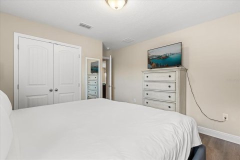 House in Davenport, Florida 6 bedrooms, 266.16 sq.m. № 1740602 - photo 21