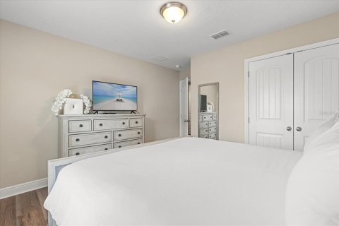 House in Davenport, Florida 6 bedrooms, 266.16 sq.m. № 1740602 - photo 24