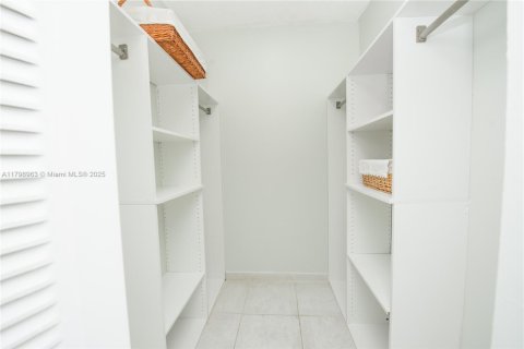 Condo in Miami, Florida, 2 bedrooms  № 1695836 - photo 26