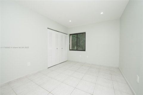 Condo in Miami, Florida, 2 bedrooms  № 1695836 - photo 23