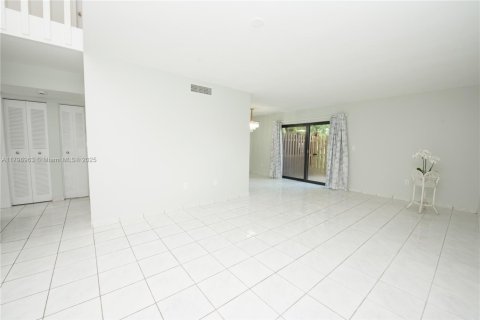Condo in Miami, Florida, 2 bedrooms  № 1695836 - photo 10