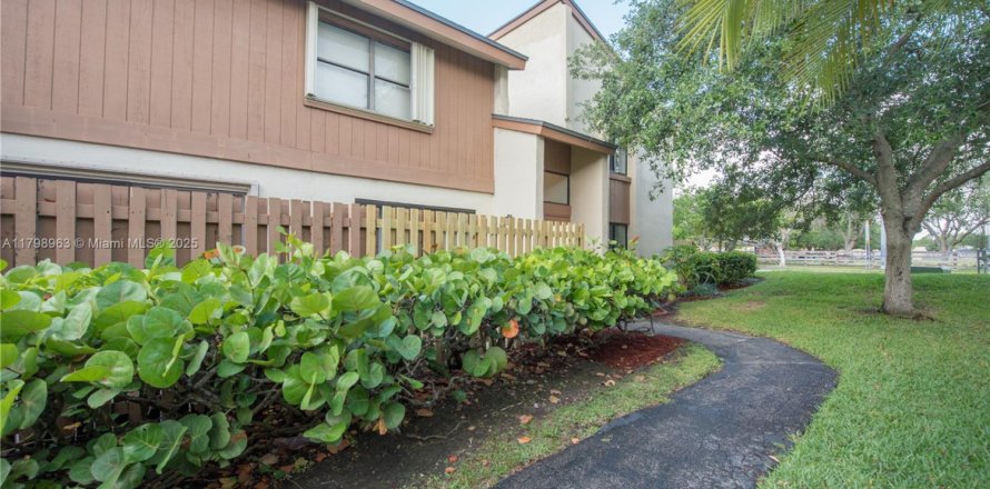 Condo in Miami, Florida, 2 bedrooms  № 1695836