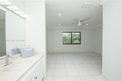 Condo in Miami, Florida, 2 bedrooms  № 1695836 - photo 24