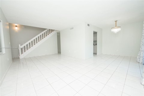 Condo in Miami, Florida, 2 bedrooms  № 1695836 - photo 11