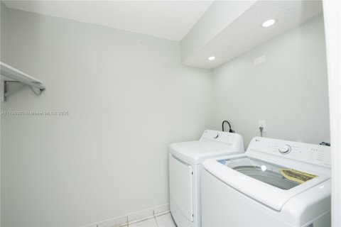 Condo in Miami, Florida, 2 bedrooms  № 1695836 - photo 20