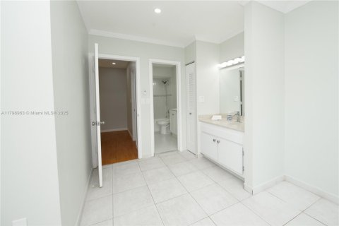 Condo in Miami, Florida, 2 bedrooms  № 1695836 - photo 29