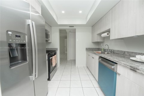 Condo in Miami, Florida, 2 bedrooms  № 1695836 - photo 18
