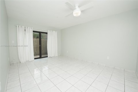 Condo in Miami, Florida, 2 bedrooms  № 1695836 - photo 19