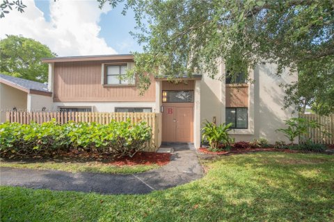 Condo in Miami, Florida, 2 bedrooms  № 1695836 - photo 4