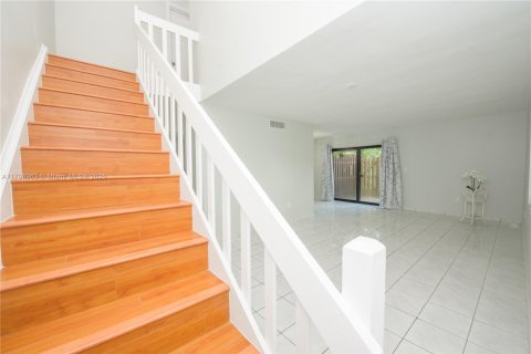 Condo in Miami, Florida, 2 bedrooms  № 1695836 - photo 9