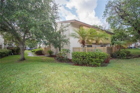Condo in Miami, Florida, 2 bedrooms  № 1695836 - photo 3