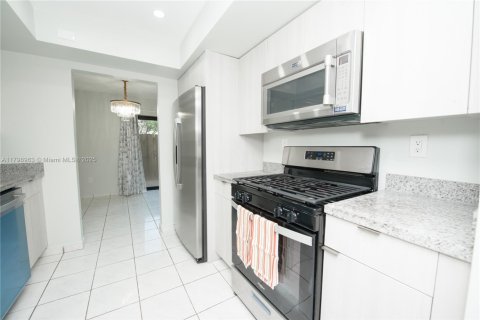 Condo in Miami, Florida, 2 bedrooms  № 1695836 - photo 16