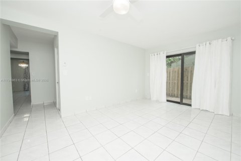 Condo in Miami, Florida, 2 bedrooms  № 1695836 - photo 21
