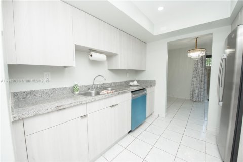 Condo in Miami, Florida, 2 bedrooms  № 1695836 - photo 15