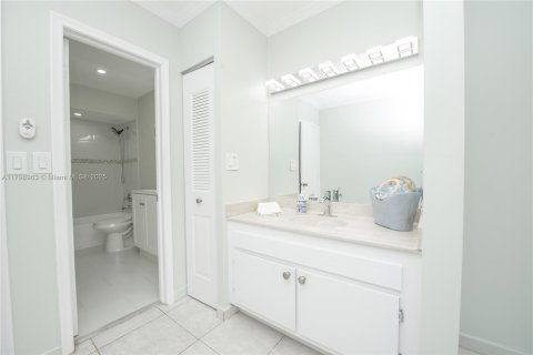 Condo in Miami, Florida, 2 bedrooms  № 1695836 - photo 30