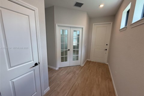 Villa ou maison à louer à Tamarac, Floride: 4 chambres, 245.82 m2 № 2084251 - photo 2