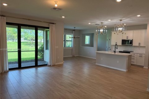 Villa ou maison à louer à Tamarac, Floride: 4 chambres, 245.82 m2 № 2084251 - photo 4