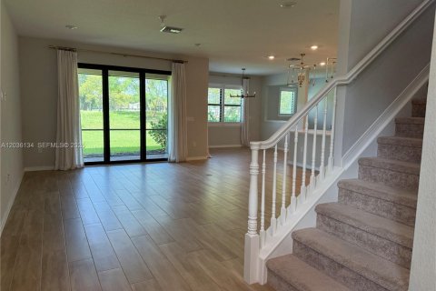 Villa ou maison à louer à Tamarac, Floride: 4 chambres, 245.82 m2 № 2084251 - photo 1