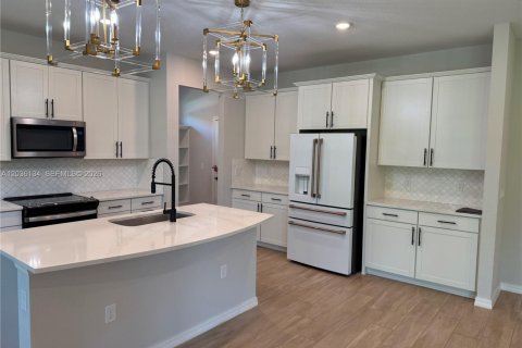 Villa ou maison à louer à Tamarac, Floride: 4 chambres, 245.82 m2 № 2084251 - photo 8