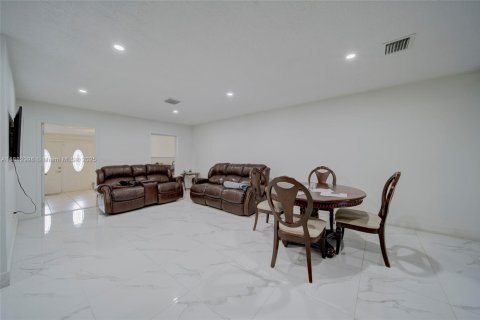 Купить виллу или дом в Майами, Флорида 9 спален, № 1931905 - фото 6